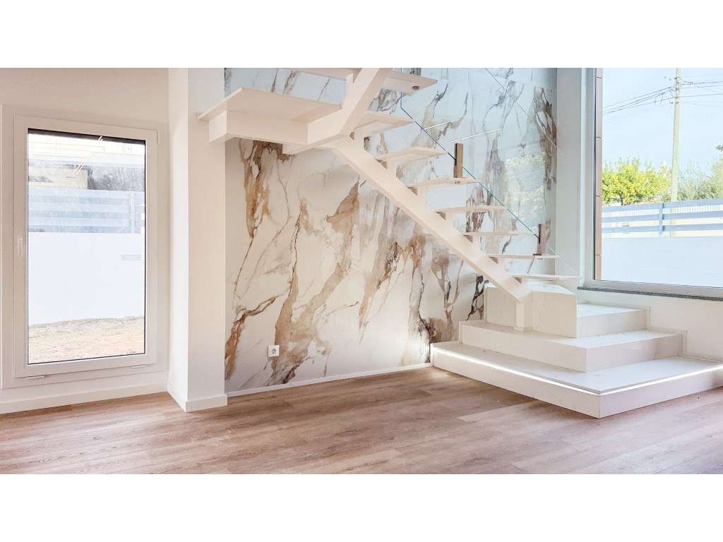 Moradia T4 com piscina - Quintinhas-10