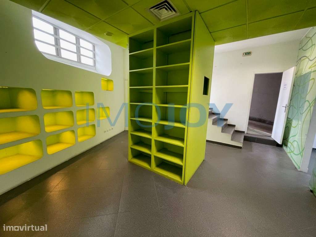 Escritório e Armazém, Cruz Quebrada - Grande imagem: 2/27