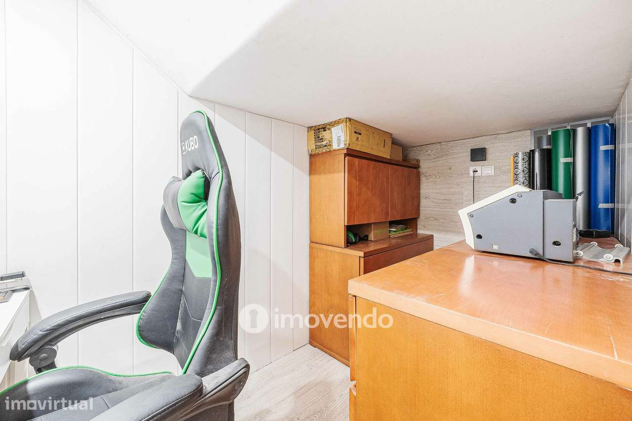 Apartamento T2, com logradouro grande, em Odivelas-32