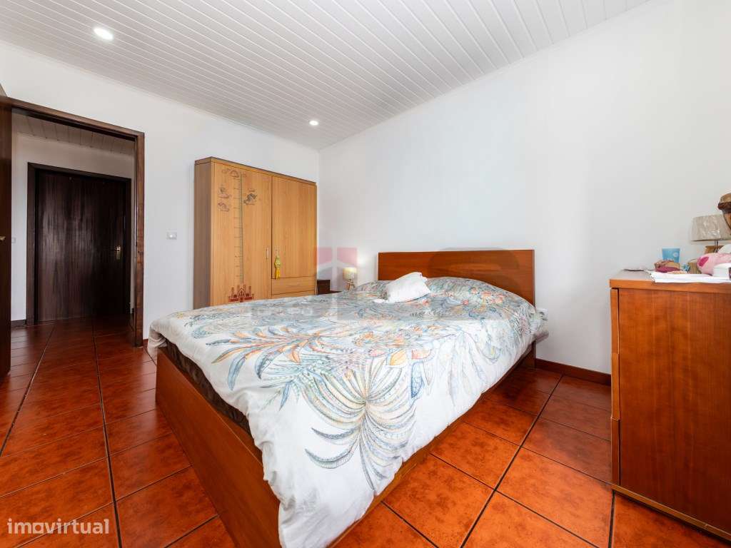 Moradia T4 com Garagem e Quintal nas Calhetas - Ribeira Grande-26