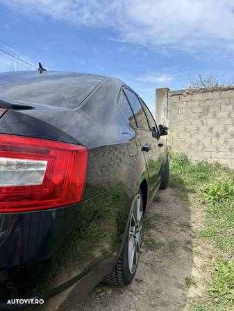 Skoda Octavia 2.0 TDI DSG RS - 4