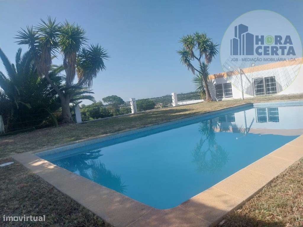 Moradia V4 com piscina em Setúbal!-23