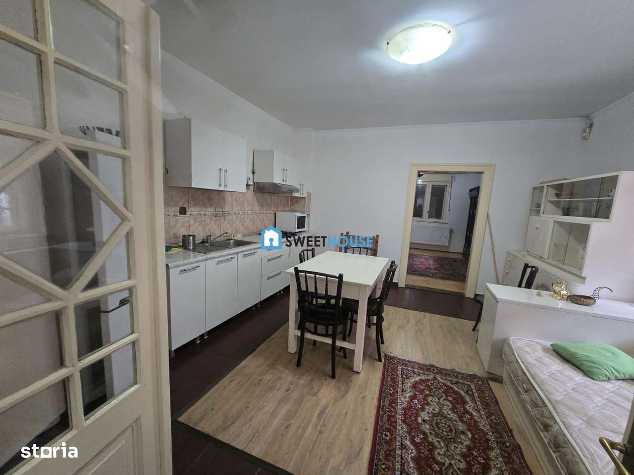 Casa de vanzare  cu 3 camere ,  central in Fagaras-5