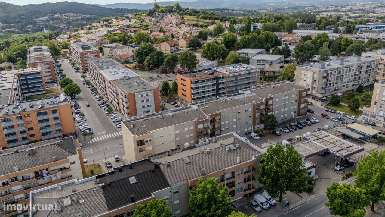Apartamento T3 com garagem fechada e sótão – Rua do Cruzeiro, Braga-7