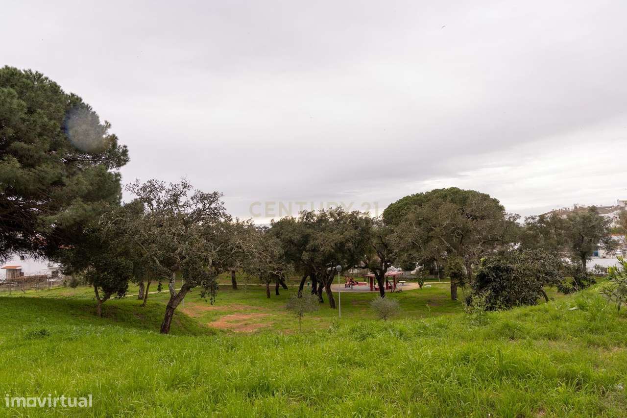 Apartamento T2 com Vista Panorâmica em Amora, Seixal-29