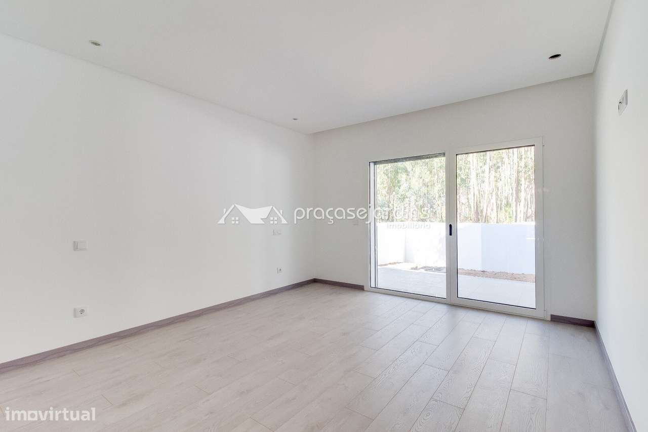 Moradia T3 com jardim, varanda e garagem-12