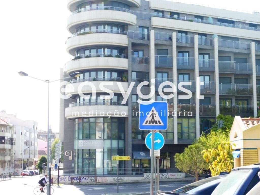 Loja no centro de Alverca em edifício com excelentes áreas - Grande imagem: 5/14