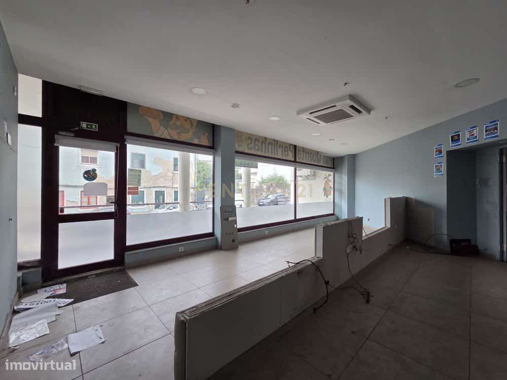 Loja com 102m2 possivel de converter em habitação junto á estação de c - Grande imagem: 4/15