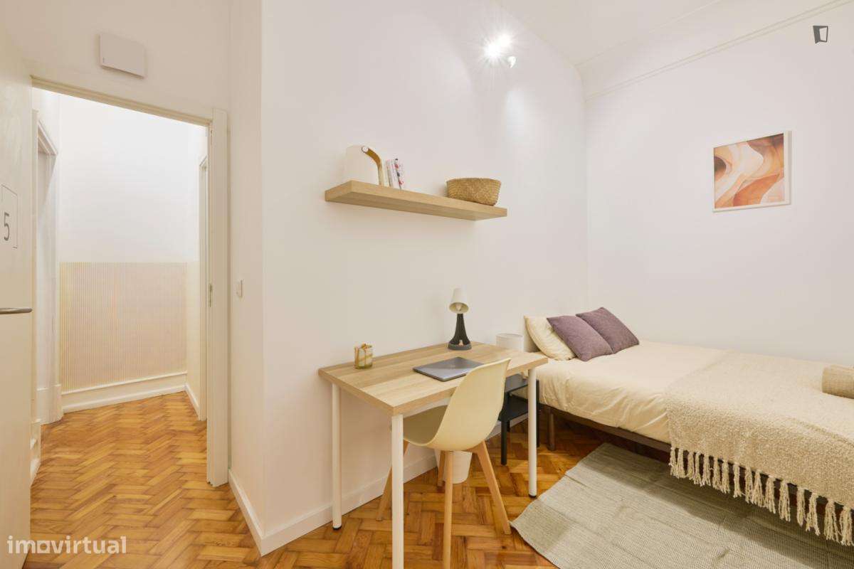 Quarto - localizado em Alameda Lisbon - Grande imagem: 3/7