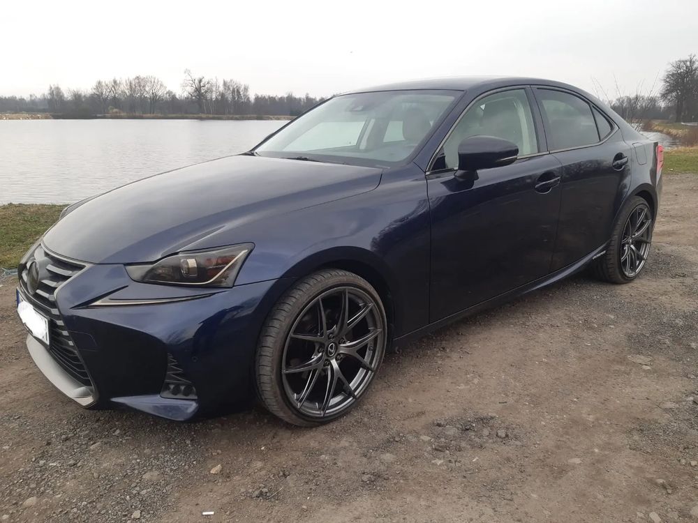 Lexus IS III (2013-) 300h Comfort 2017