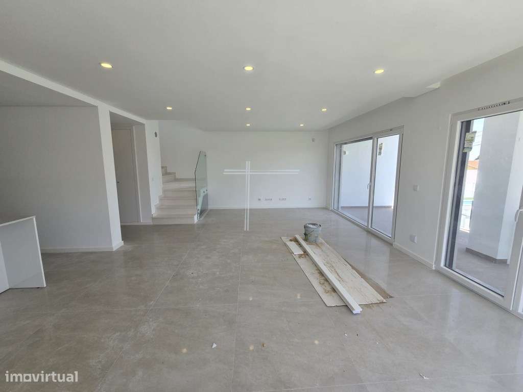 Moradia geminada T3, arquitetura contemporânea com garagem e piscin... - Grande imagem: 4/29