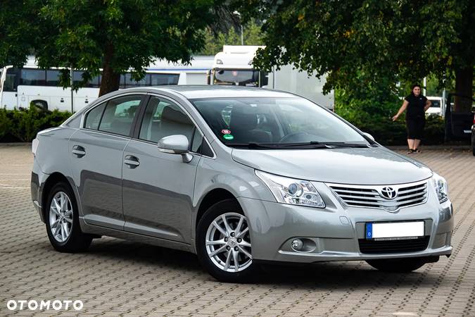 Toyota Avensis 1.8 Sol plus NAVI - 2