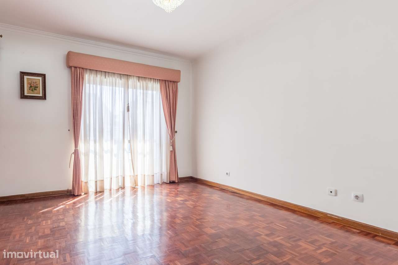 Moradia T3 + 1 em Vale Milhaços - Corroios  com Garagem-19