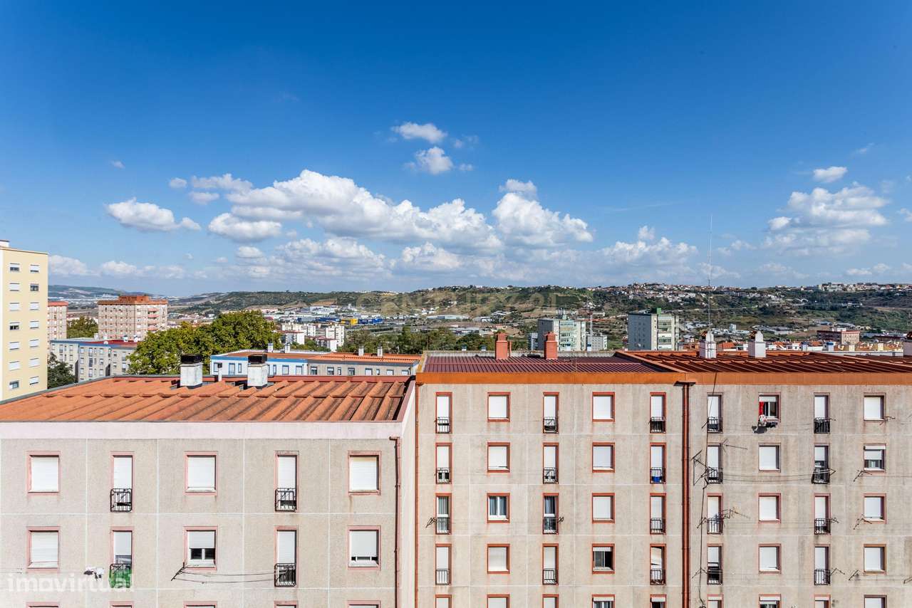 Apartamento T2 com vista desafogada em Santo António dos Cavaleiros-18