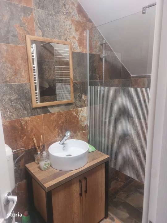 Apartament 3 camere, mansarda in ZONA CENTRALA - Imagine principală: 4/8