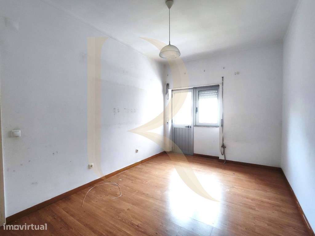 Apartamento T2 com varanda nas Paivas - Seixal-9