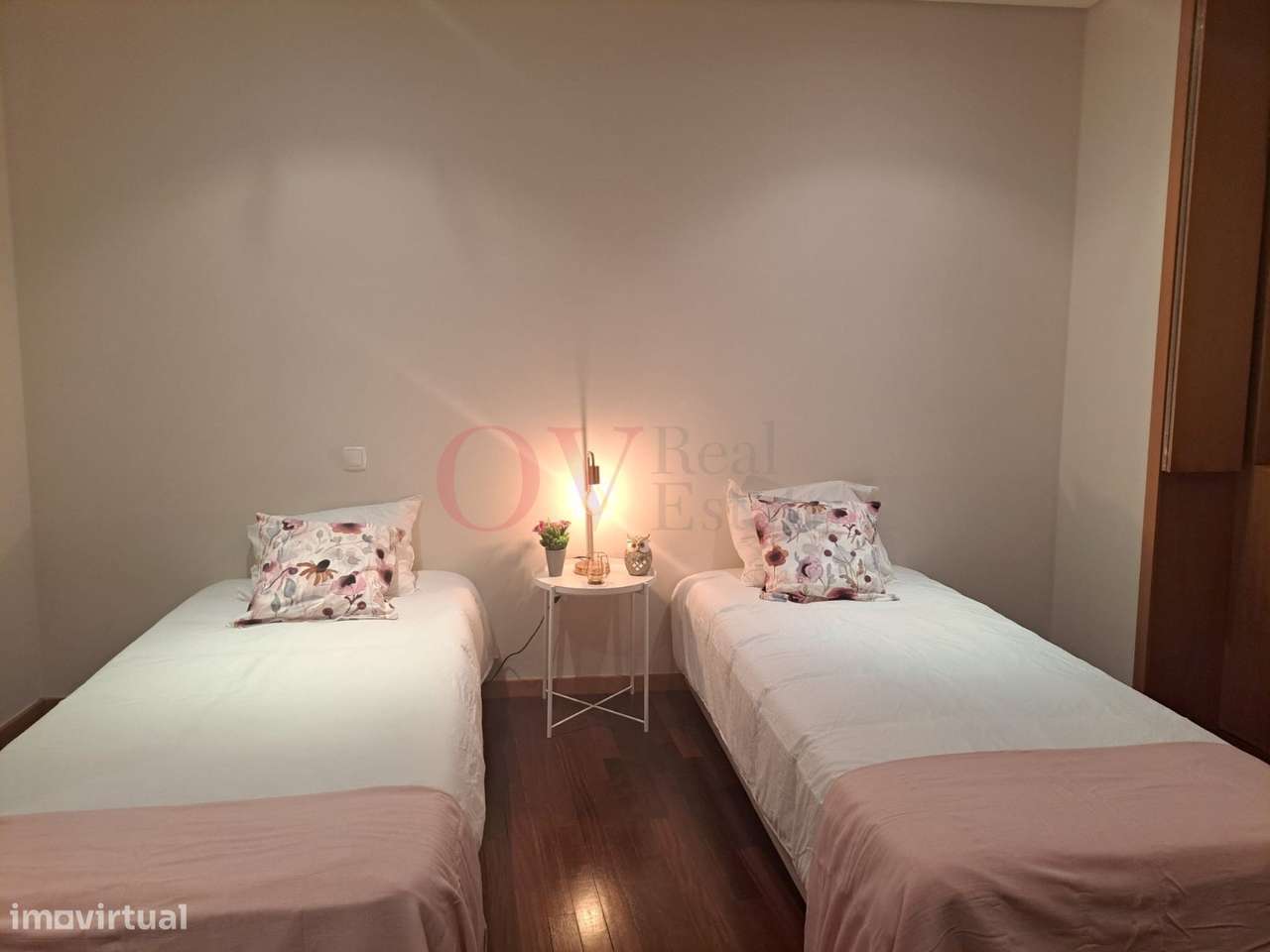 Vende-se Quintinha com moradia T4, a 2 minutos da circunvalação, junto-10