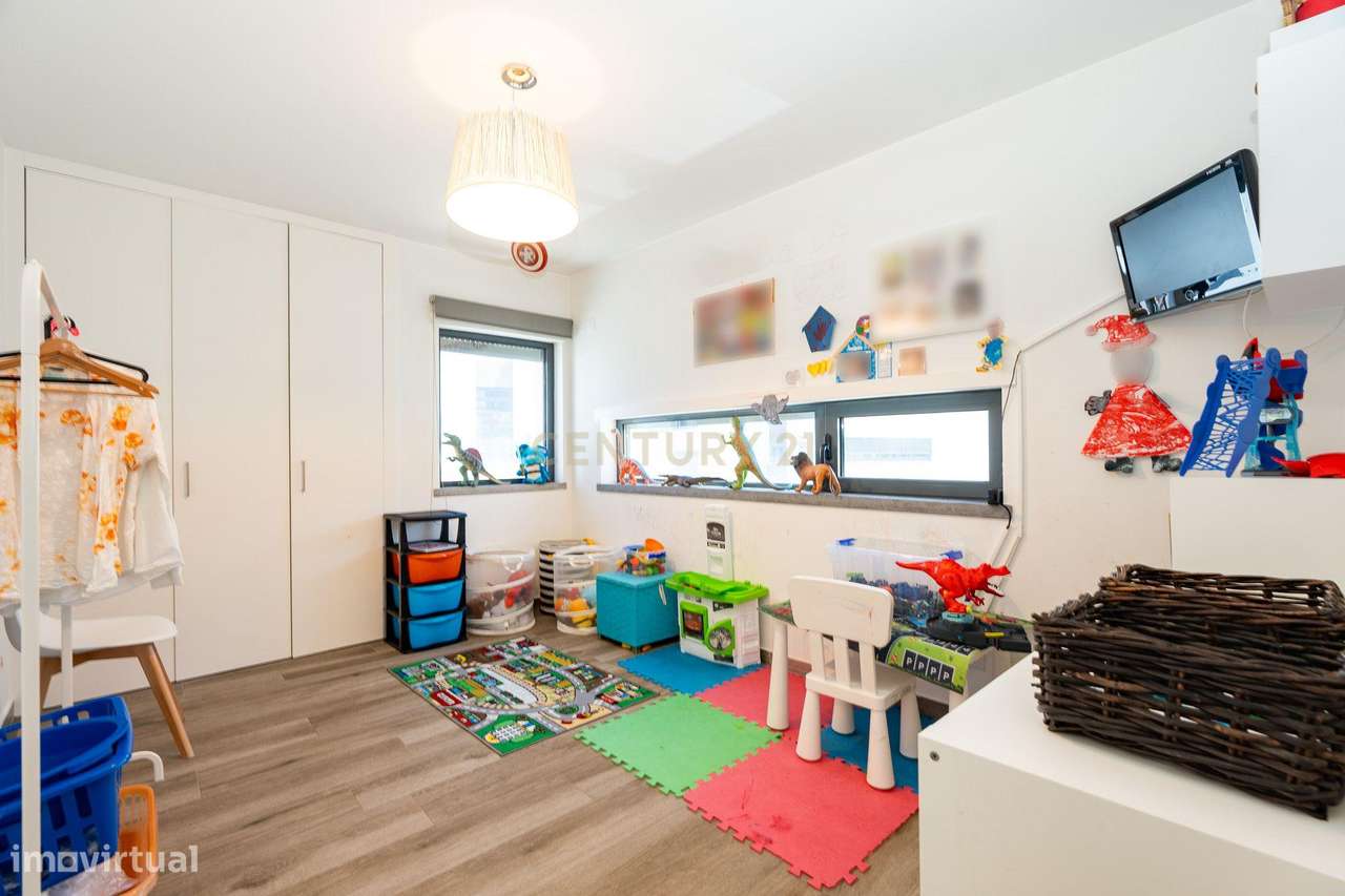 ** Moderna Moradia T4 c/ piscina e rooftop no condomínio privado "Vill-29