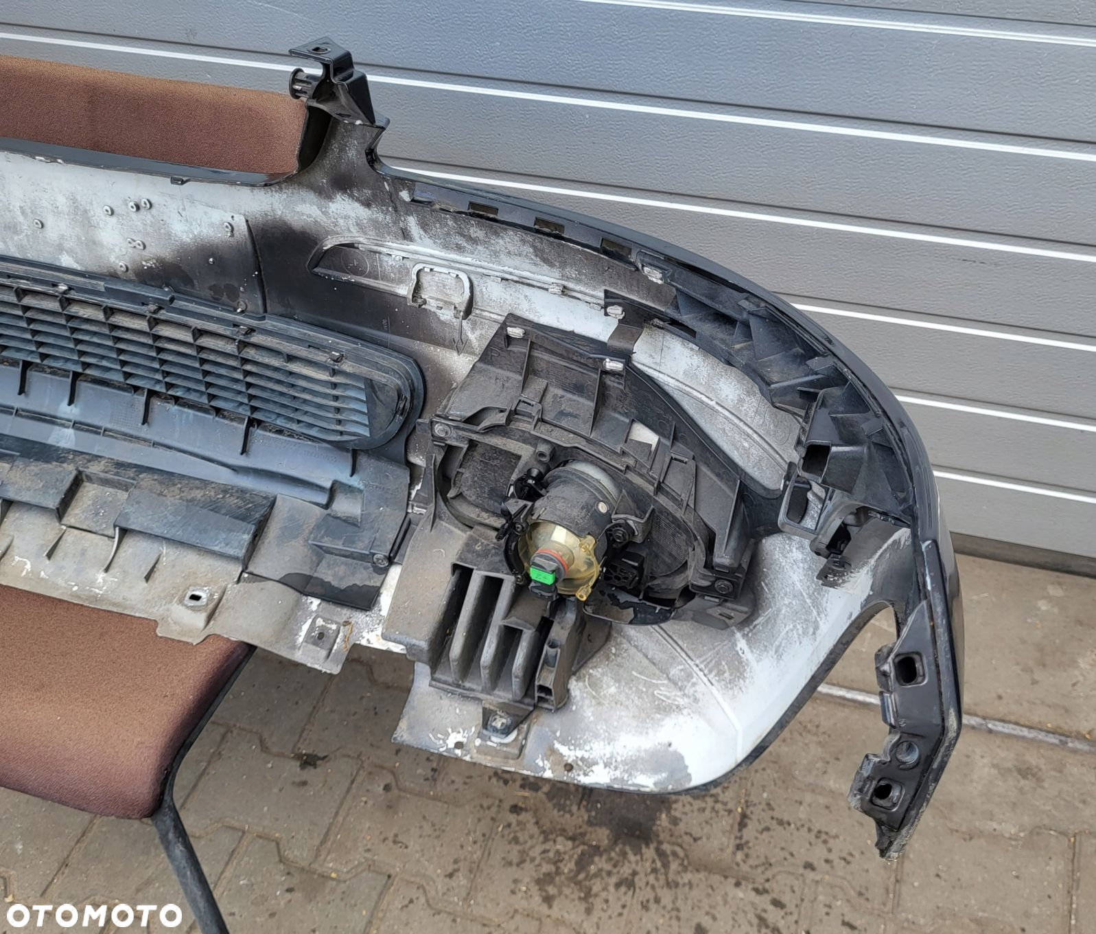 MERCEDES W169 ZDERZAK PRZEDNI CHROM HALOGEN KPL 696 - 10