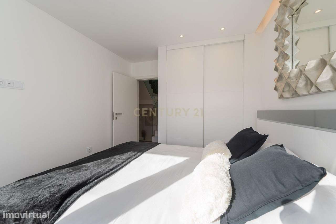 Excelente moradia geminada V4 em Urbanização nova na zona de Albarraqu-36