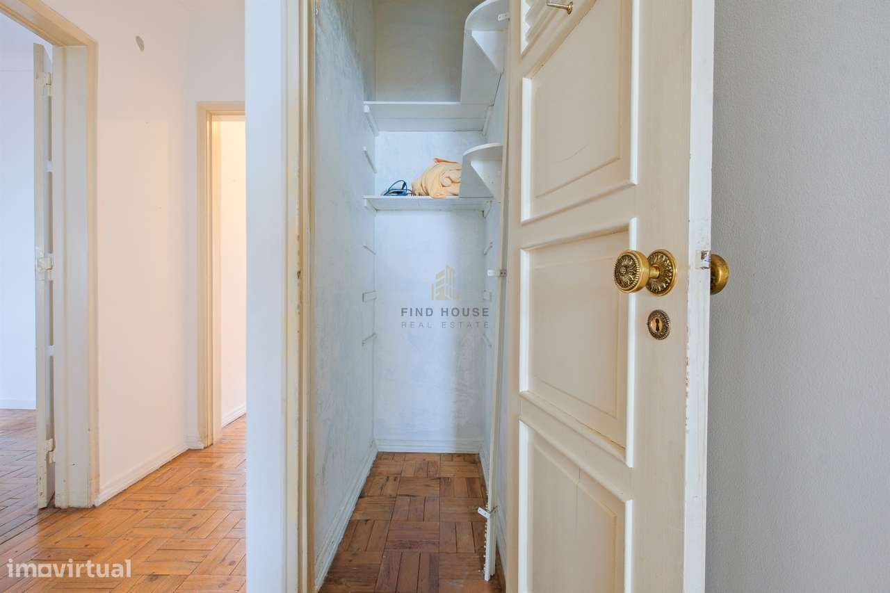 Apartamento T2 para remodelar no centro de Paço de Arcos-12