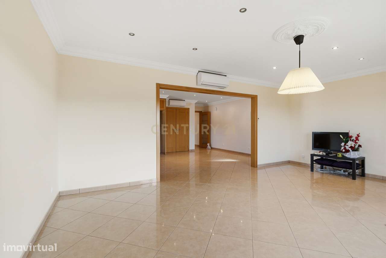 Moradia T5 com Garagem e Piscina em Miragaia, Lourinhã-26