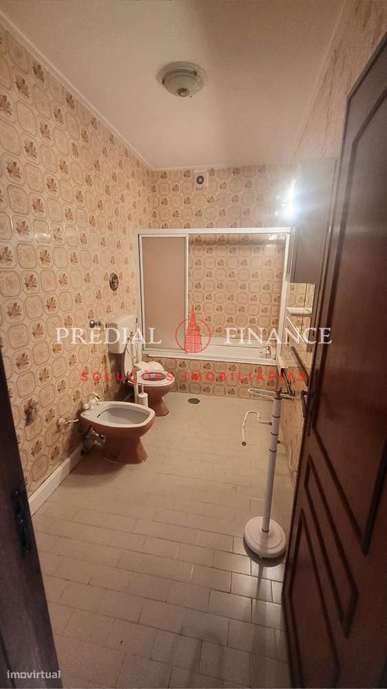 T2+1 Luminoso com Garagem Ampla em Ramalde – Zona em Valorização-11