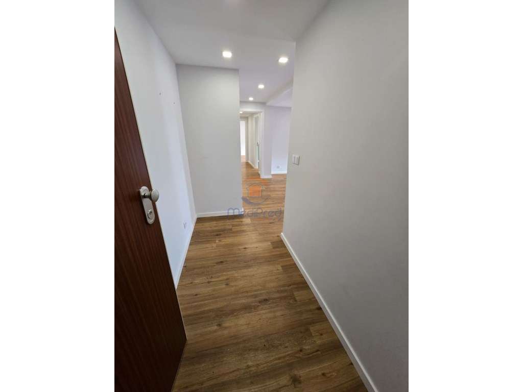 Apartamento T2 Totalmente Remodelado | Quinta do Pinheiro, Pontinha - Grande imagem: 2/32
