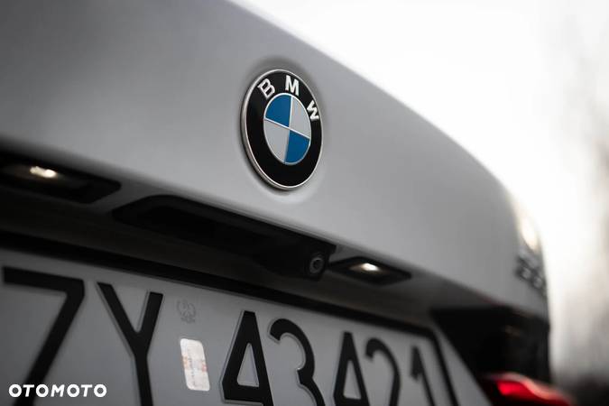 BMW Seria 3 330i xDrive Sport Line - 16