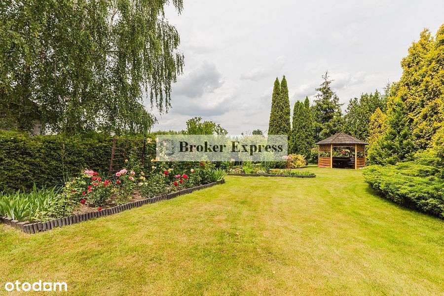 Wolnostojący dom na dużej działce!-12