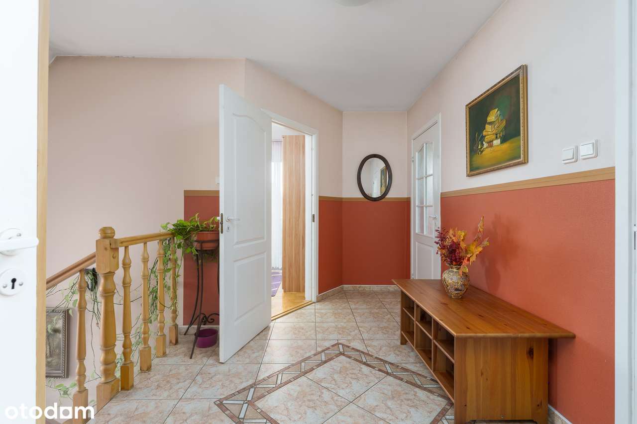 Dom dla rodziny z osobnym mieszkaniem!-15