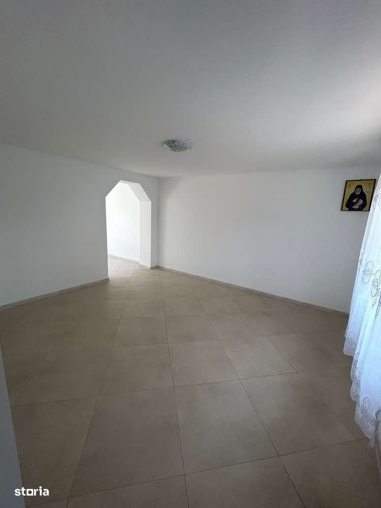 Casa in Letcani la strada principala - Imagine principală: 4/10