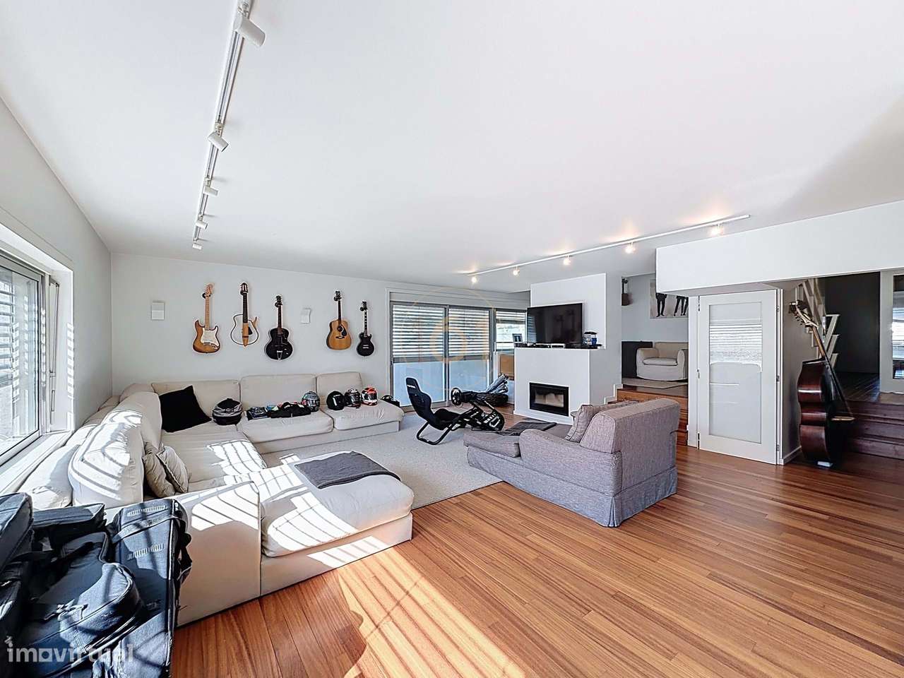Apartamento T4 Duplex com Terraço e 4 Lugares de Garagem, com Possibil-0