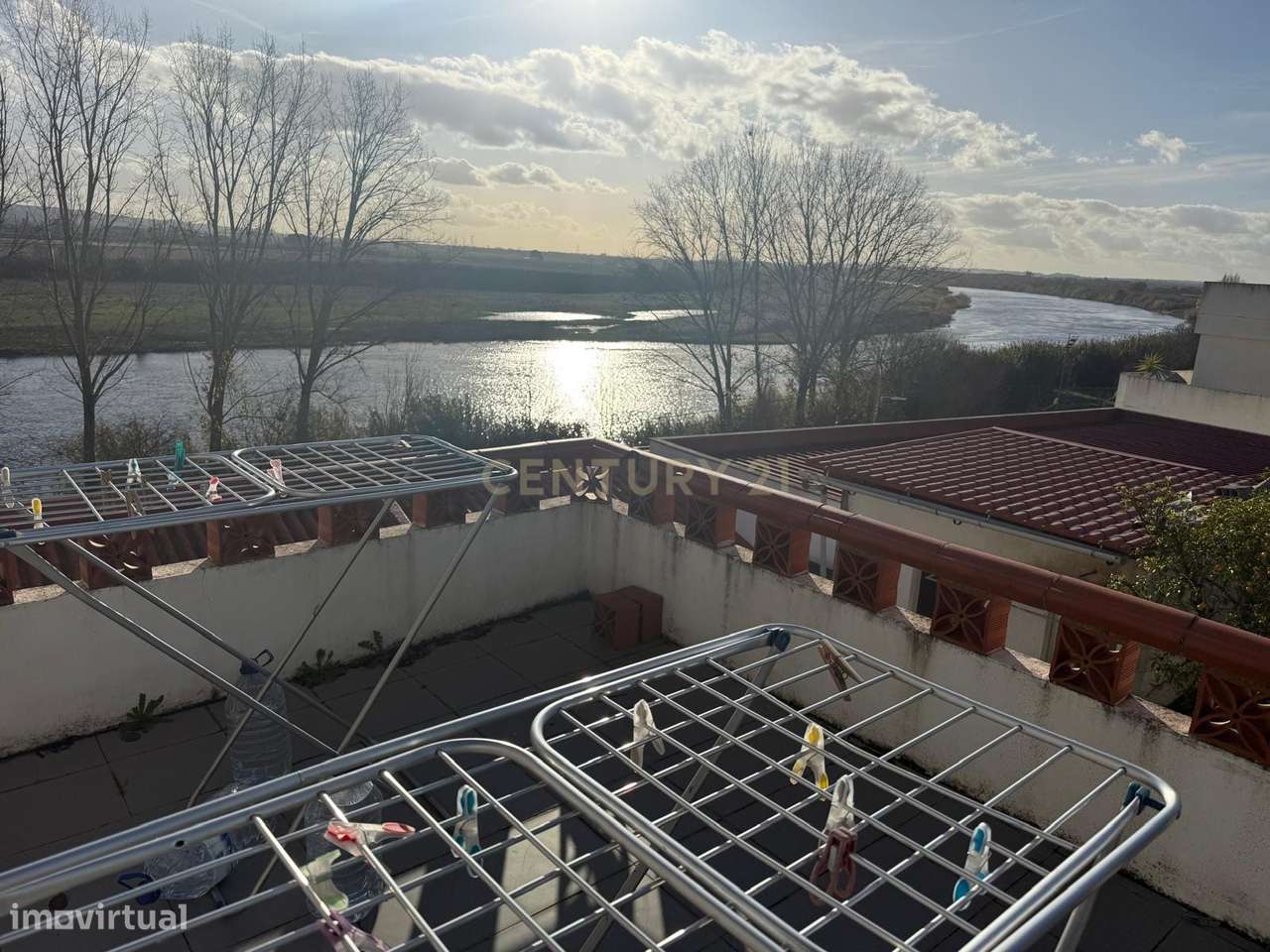 Moradia T2 com Vista Panorâmica em Localização Central-15