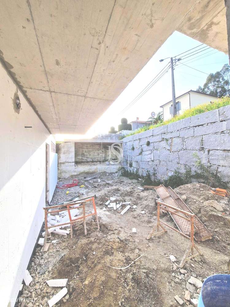 Moradia T3 independente, em construção, na Póvoa de Lanhoso-27