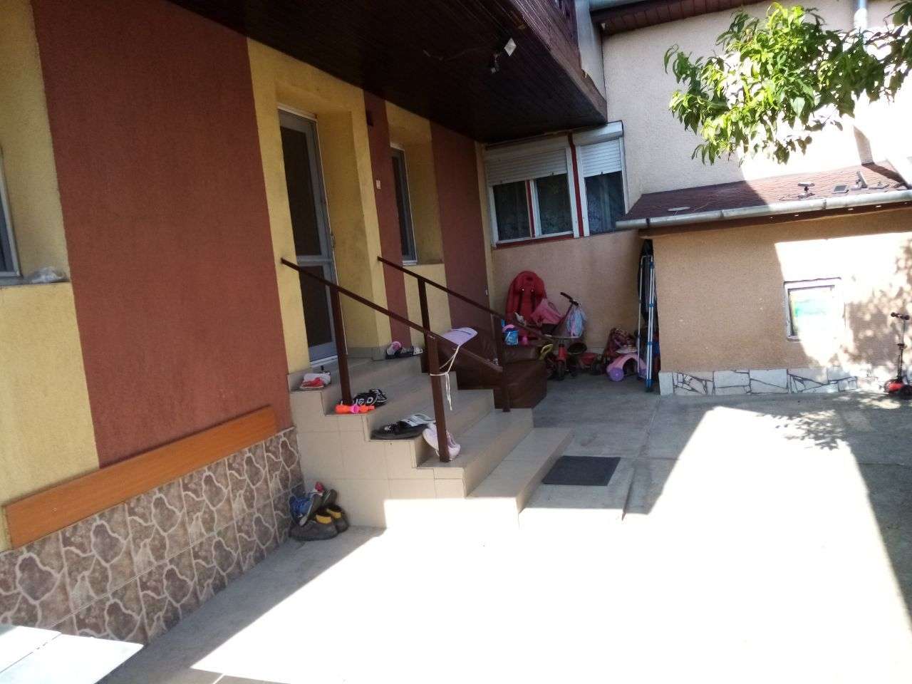 Gospodărie cu 2 case,6 camere,3 băi,teren 1.080 mp,Șoimuș - Imagine principală: 4/20