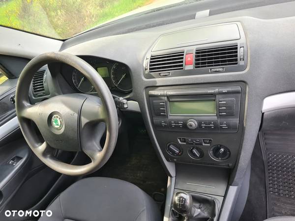 Skoda Octavia 1.6 Ambiente - 6