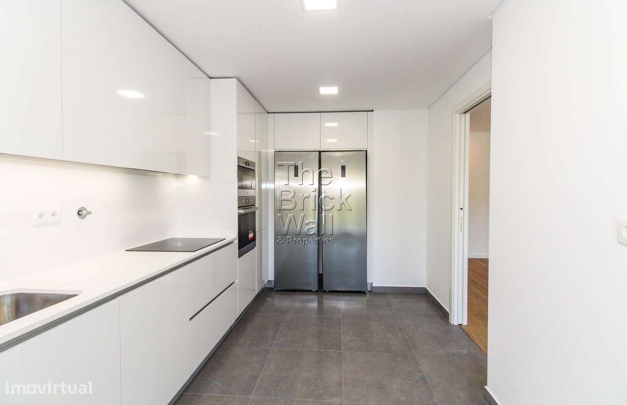 Apartamento T3 em condomínio fechado com piscina em zona central de Al - Grande imagem: 5/25