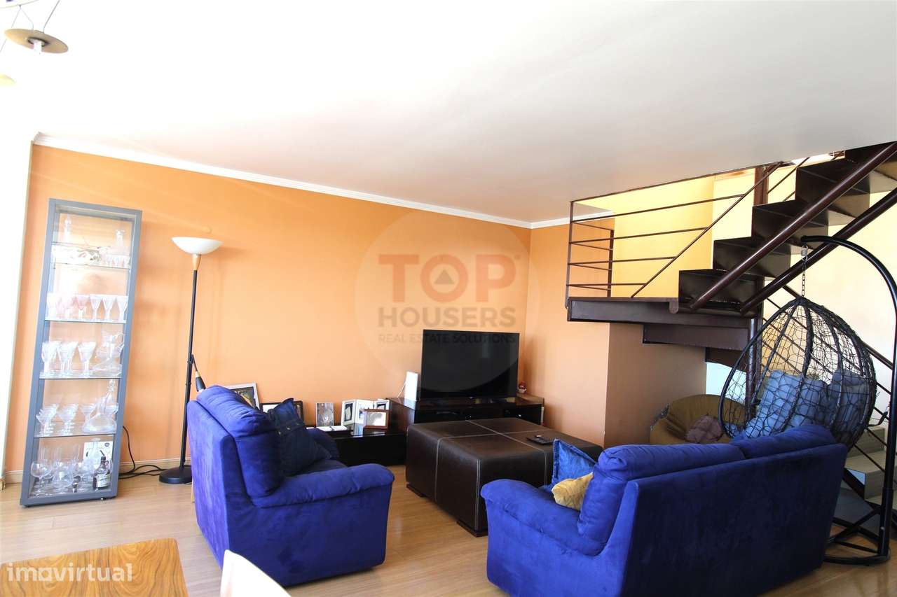 Penthouse T4+1 com Terraço Panorâmico e dois estacionamentos-46