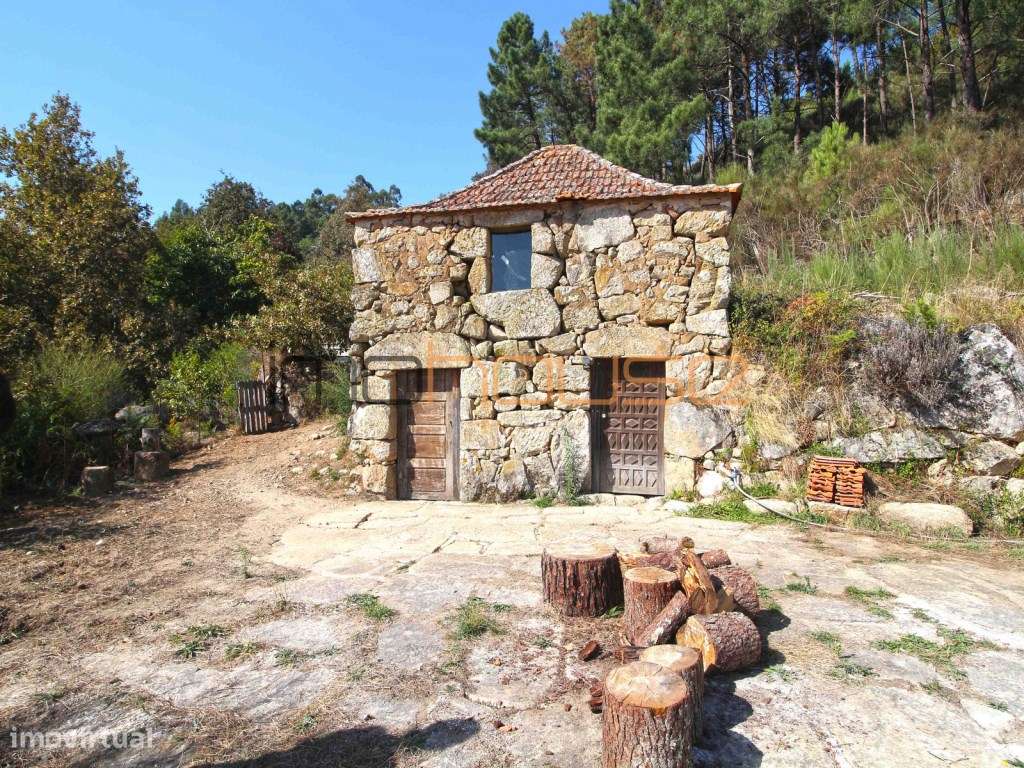Quinta 2,6ha - Vista panorâmica e várias edificações-8