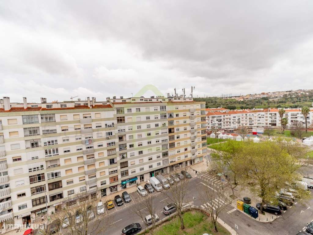 Apartamento T3 com duas frentes e óptima exposição solar-10