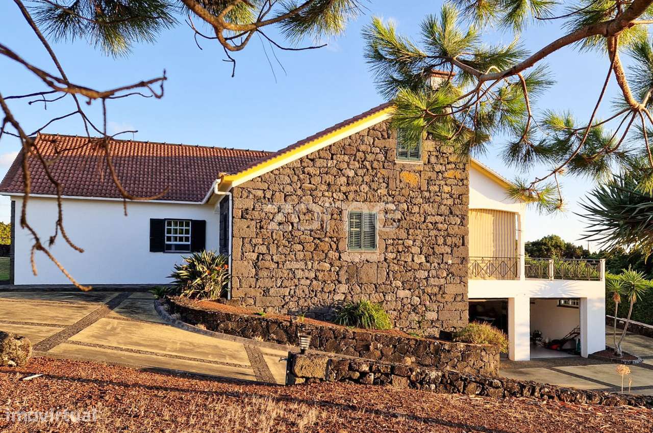 Moradia T4+1 na Ilha do Pico com Terraço Panorâmico e Vista Mar - Grande imagem: 4/36