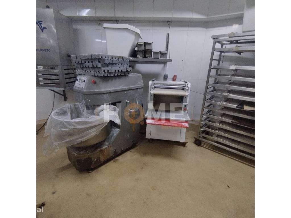 ESTABELECIMENTO COMERCIAL PARA VENDA - CANIDELO, VILA NOVA DE GAIA-11