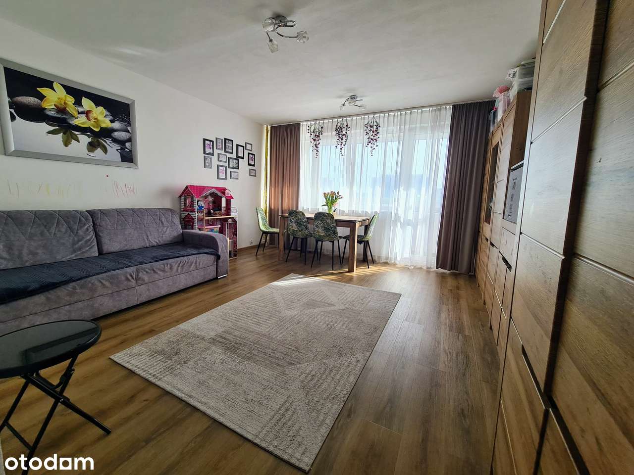 Okazja, przestronne 2 pokojowe z dużym balkonem, 7 minut do metra!-1