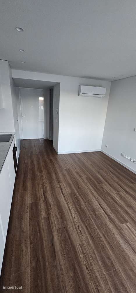 T1 novo junto ao Centro Cultural Vila Flor c/ garagem incluída - Grande imagem: 4/13