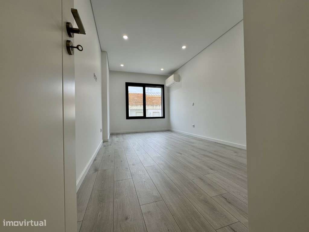 Apartamento T2 | Suíte | varanda |open space | Arrecadação-11