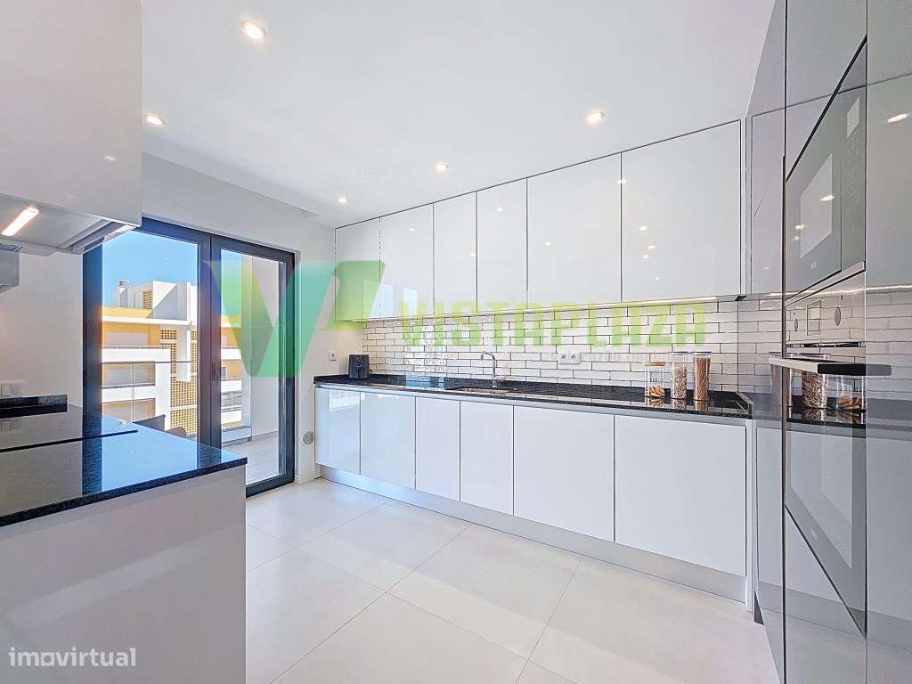 Apartamento Duplex com Terraço e Vista Panorâmica, piscina e garage...-12