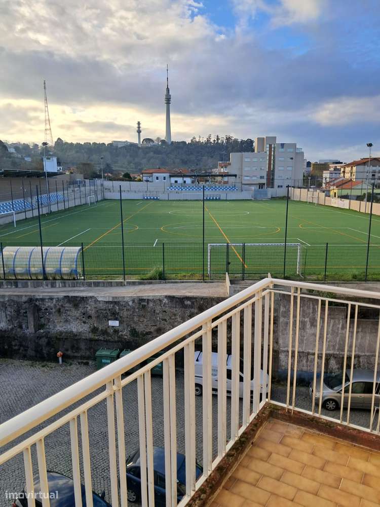 Apartamento T3 amplo com varanda, garagem e excelente localização - Grande imagem: 5/22