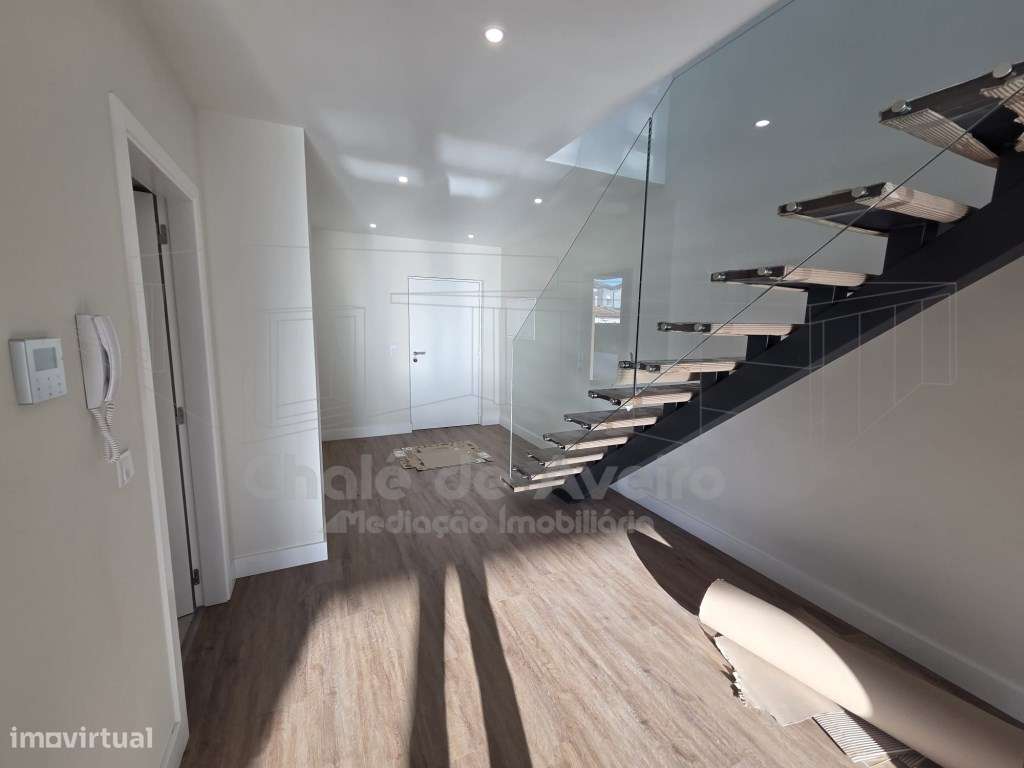 Moradia unifamiliar geminada T3, de 2 pisos, com garagem, anexos e ...-11