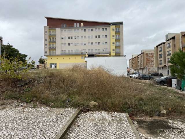 TERRENO PARA CONSTRUÇÃO DE PRÉDIO MULTIFAMILIAR (Camarate) - Grande imagem: 5/13